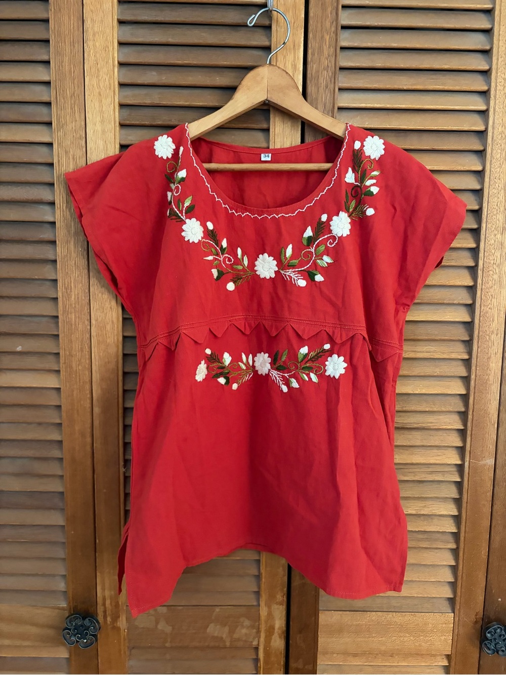 Source Unknown Red Embroidered Floral Tunic Top Womens size small